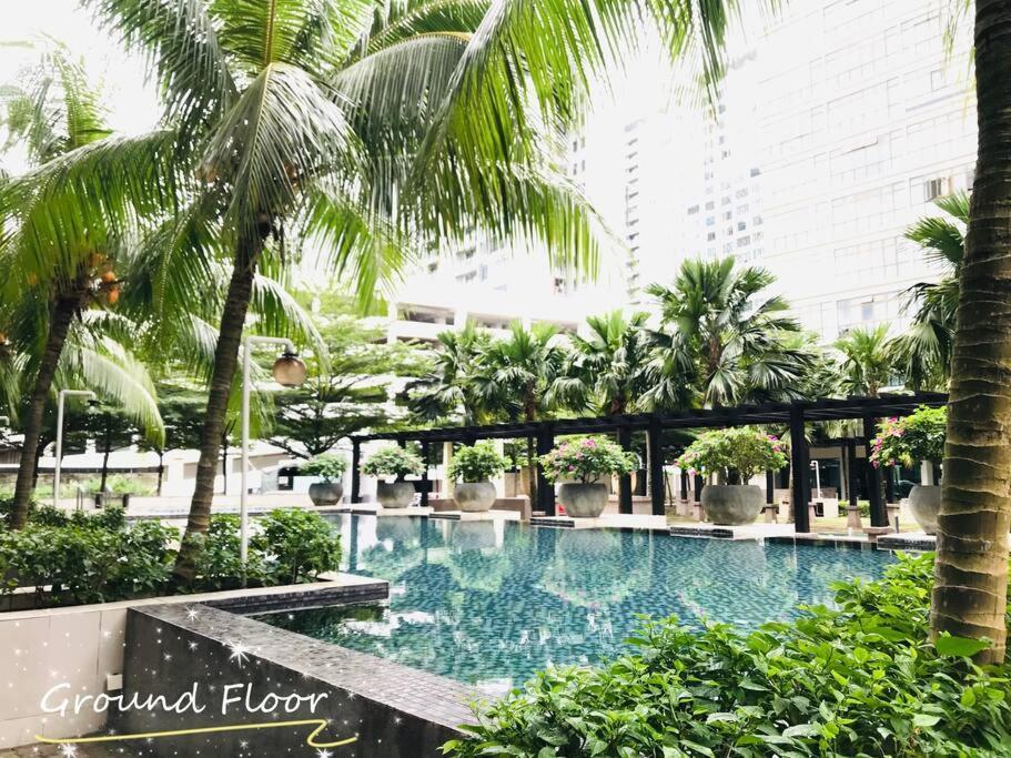Palazio Mount Austin 2Br Studio Pool View With Tv Box-3 Plus 1 Pax C2-07 Johor Bahru Kültér fotó