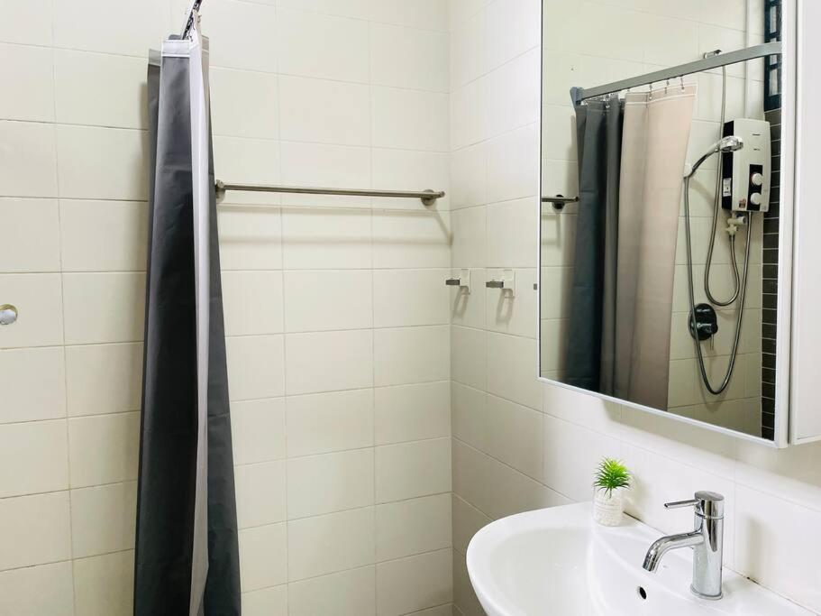 Palazio Mount Austin 2Br Studio Pool View With Tv Box-3 Plus 1 Pax C2-07 Johor Bahru Kültér fotó